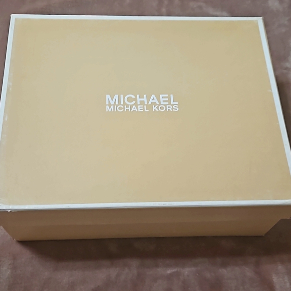 Michael Kors Silver Glitter Size 9 Platform heels